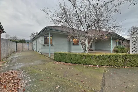 758 Vincent Avenue Central Point OR 97502