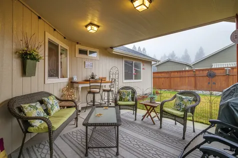 2036 SW Truman Way Grants Pass OR 97526