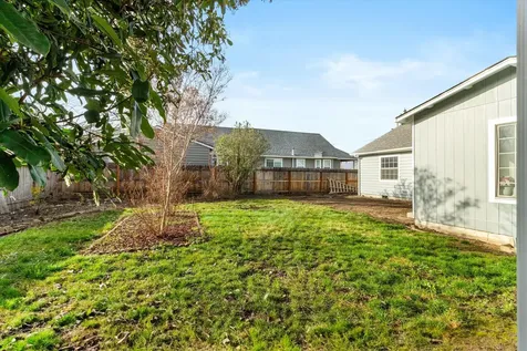 1709 Meadows Lane Medford OR 97501