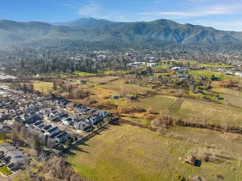2086 Creek Drive Ashland OR 97520