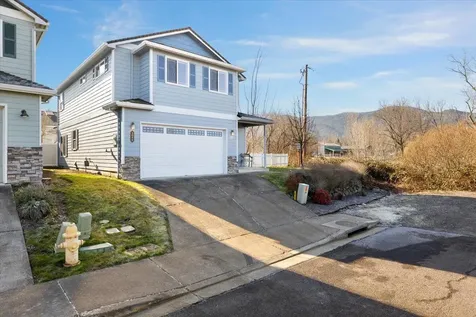2086 Creek Drive Ashland OR 97520