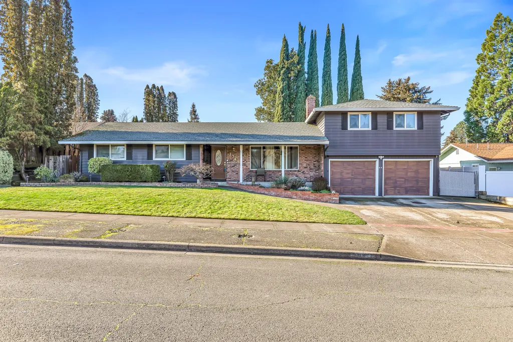 1349 Ramada Avenue Medford OR 97504