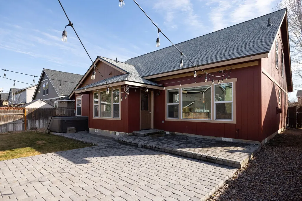2738 NE Jill Avenue Bend OR 97701