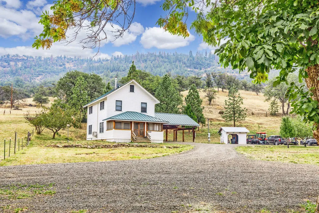 2245 Colestin Road Ashland OR 97520