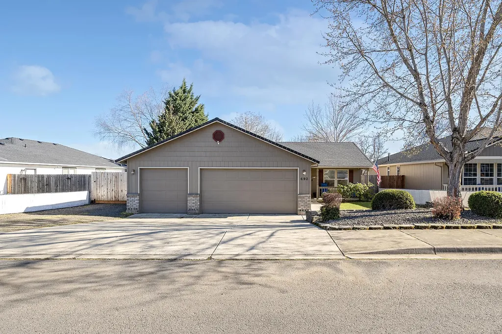 492 Westminster Drive Eagle Point OR 97524