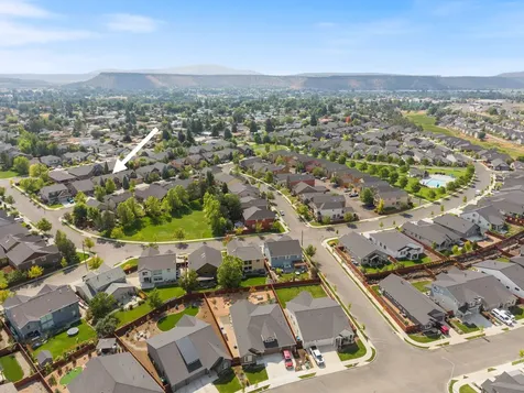 1228 NE Steins Pillar Drive Prineville OR 97754