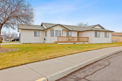 549 NE Begonia Street Madras OR 97741