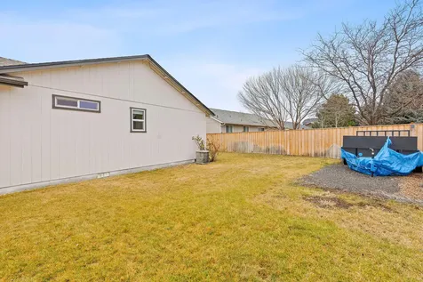 549 NE Begonia Street Madras OR 97741