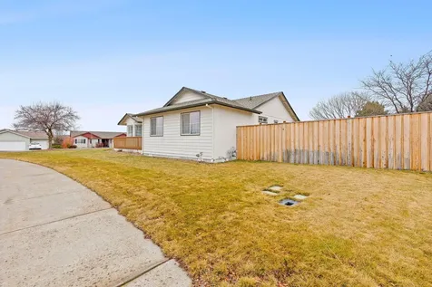 549 NE Begonia Street Madras OR 97741