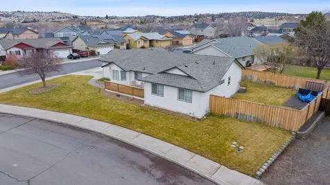 549 NE Begonia Street Madras OR 97741