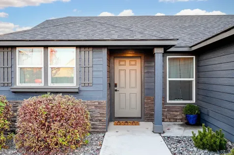 1049 NW 26th Way Redmond OR 97756