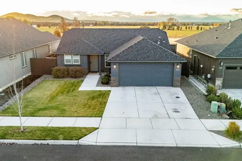 1049 NW 26th Way Redmond OR 97756