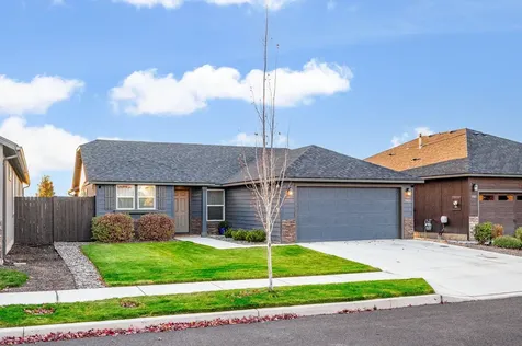 1049 NW 26th Way Redmond OR 97756