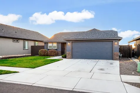 1049 NW 26th Way Redmond OR 97756