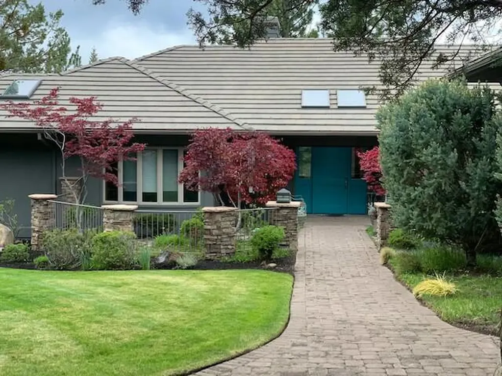 2649 NW Starview Drive Bend OR 97703