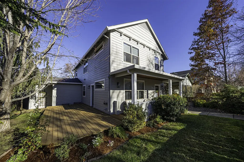2713 Clay Creek Way Ashland OR 97520