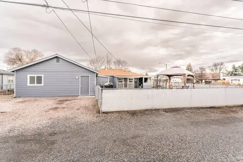 1053 SW 12th Street Redmond OR 97756