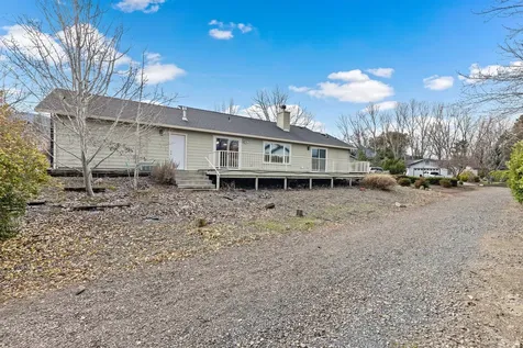 720 Salishan Court Ashland OR 97520