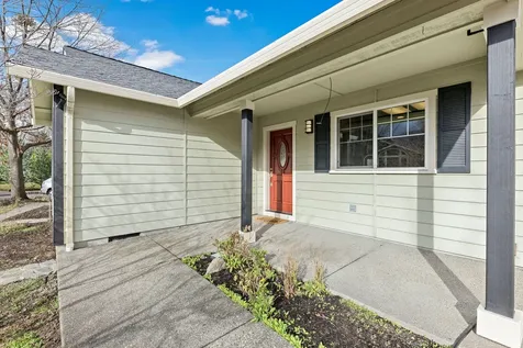 720 Salishan Court Ashland OR 97520