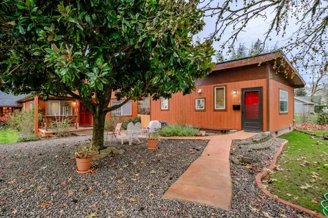 909 Curry Road Roseburg OR 97471