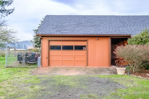 909 Curry Road Roseburg OR 97471