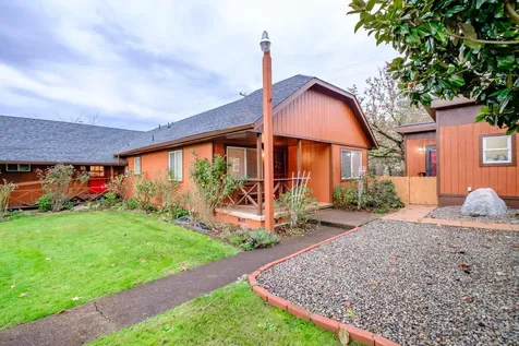 909 Curry Road Roseburg OR 97471