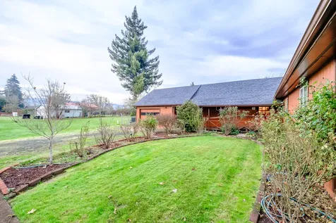 909 Curry Road Roseburg OR 97471