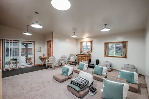 909 Curry Road Roseburg OR 97471