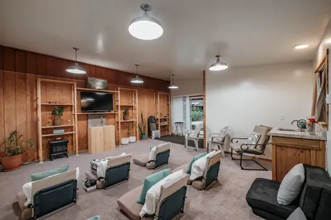 909 Curry Road Roseburg OR 97471