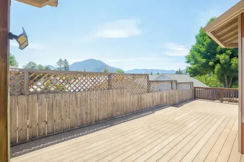 300 Woodville Way Rogue River OR 97537