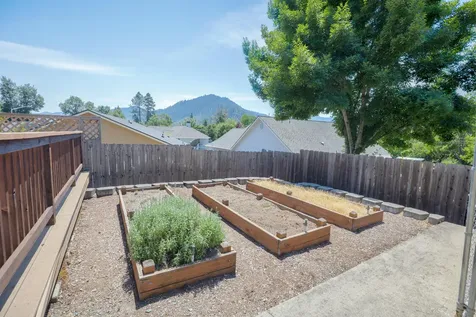 300 Woodville Way Rogue River OR 97537
