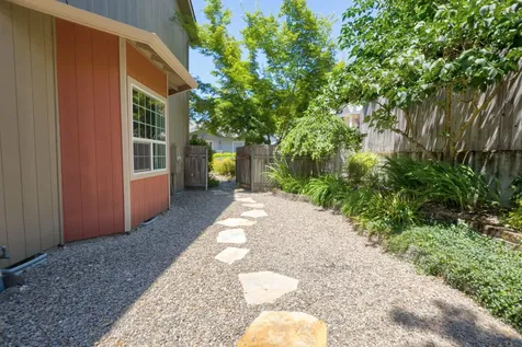 300 Woodville Way Rogue River OR 97537