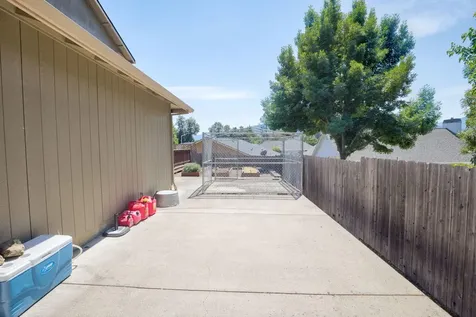 300 Woodville Way Rogue River OR 97537