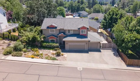 300 Woodville Way Rogue River OR 97537