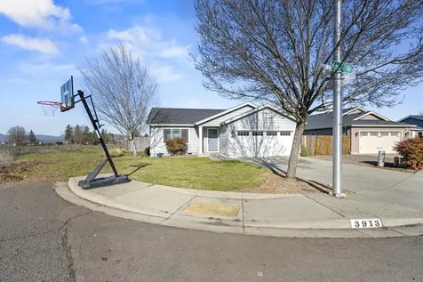 3913 Cole Drive White City OR 97503