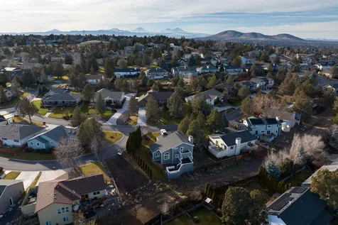 2498 SW Valleyview Drive Redmond OR 97756