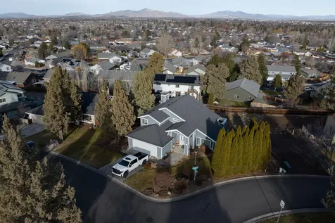 2498 SW Valleyview Drive Redmond OR 97756