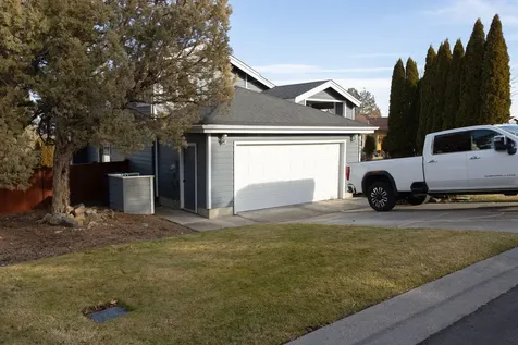 2498 SW Valleyview Drive Redmond OR 97756