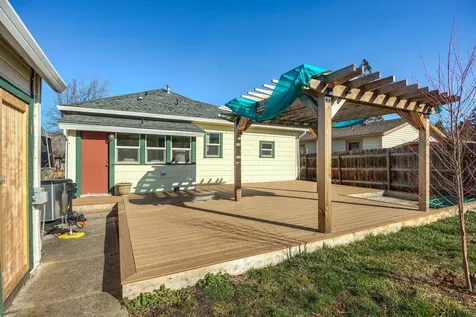 166 Ohio Street Ashland OR 97520