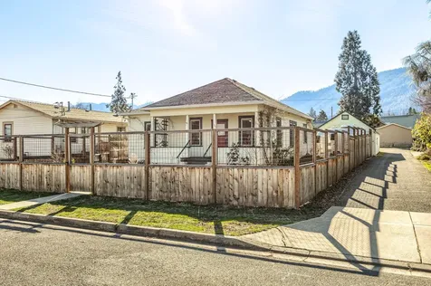 166 Ohio Street Ashland OR 97520