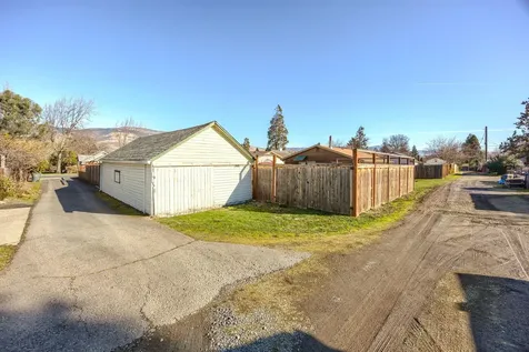 166 Ohio Street Ashland OR 97520