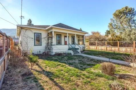 166 Ohio Street Ashland OR 97520
