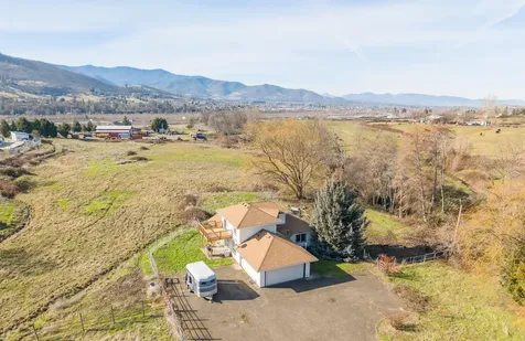 96 W Valley View Road Ashland OR 97520
