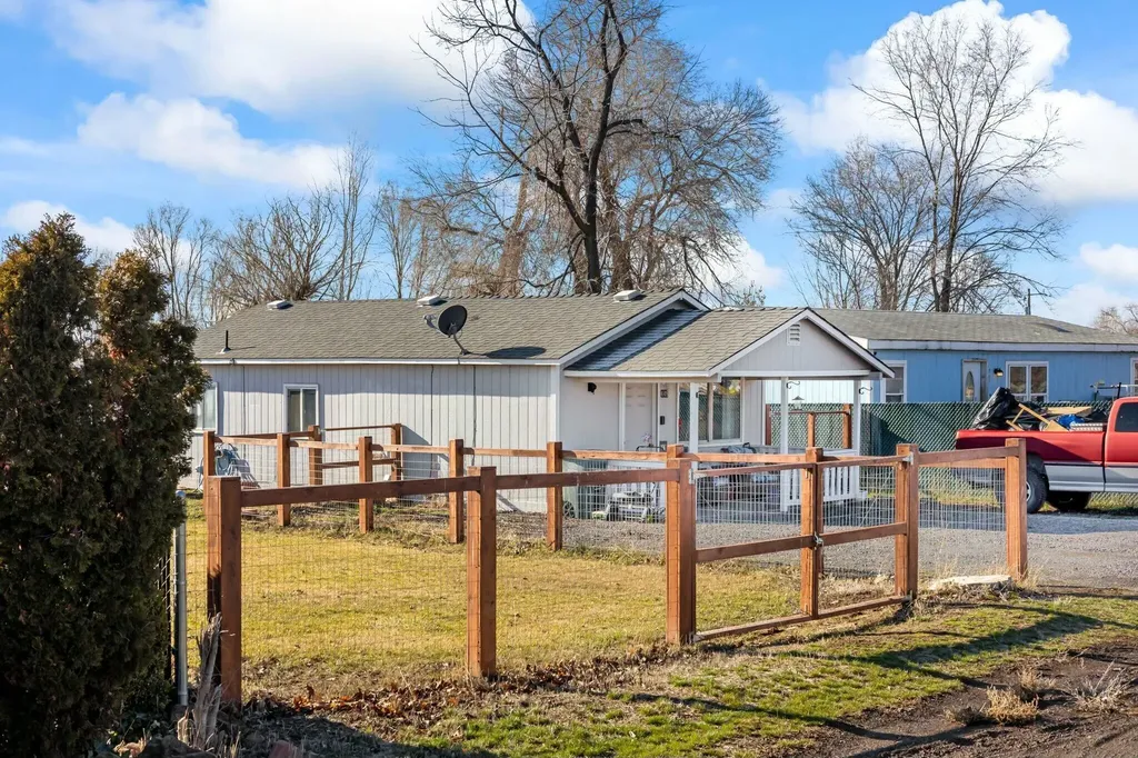 448 8th Street Metolius OR 97741