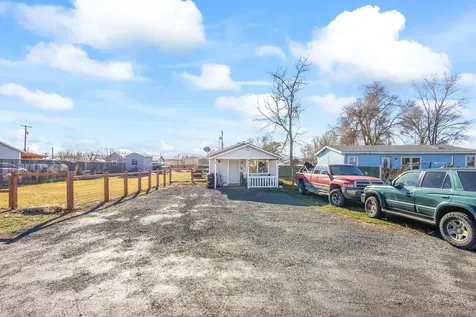 448 8th Street Metolius OR 97741