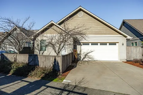 438 Briscoe Place Ashland OR 97520