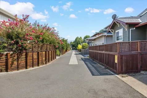 287 Otis Street Ashland OR 97520