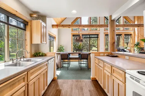 8655 Red Wing Lane Redmond OR 97756