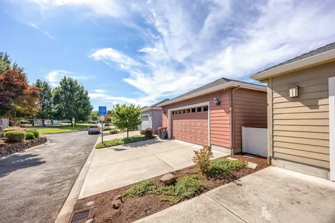 511 Blue Moon Drive Central Point OR 97502