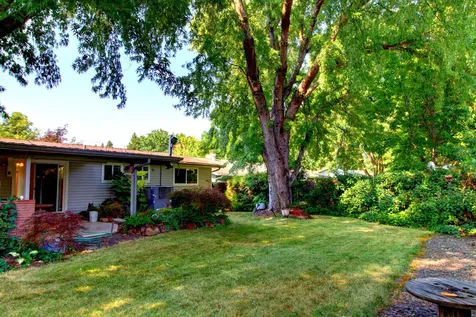 207 Victoria Way Central Point OR 97502